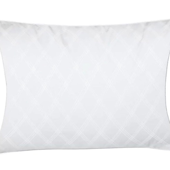 NWT Allerease Ultimate Allergy Protection and Comfort Down-Alternative Pillow. - Picture 2 of 3